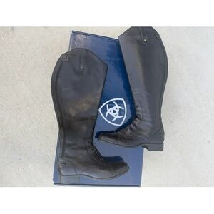 Ariat Women’s Heritage Contour Field Zip size 9.5 in box Extra Wide Calf